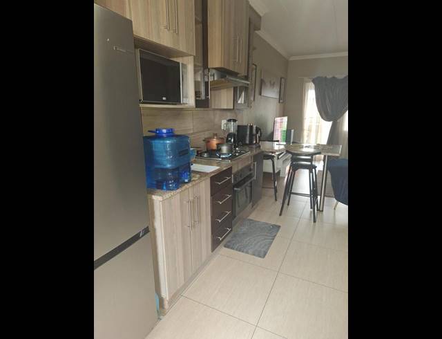 2 BEDROOM PROPERTY TO RENT IN MOREGLOED